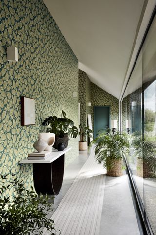Green leaf wallpaper pattern