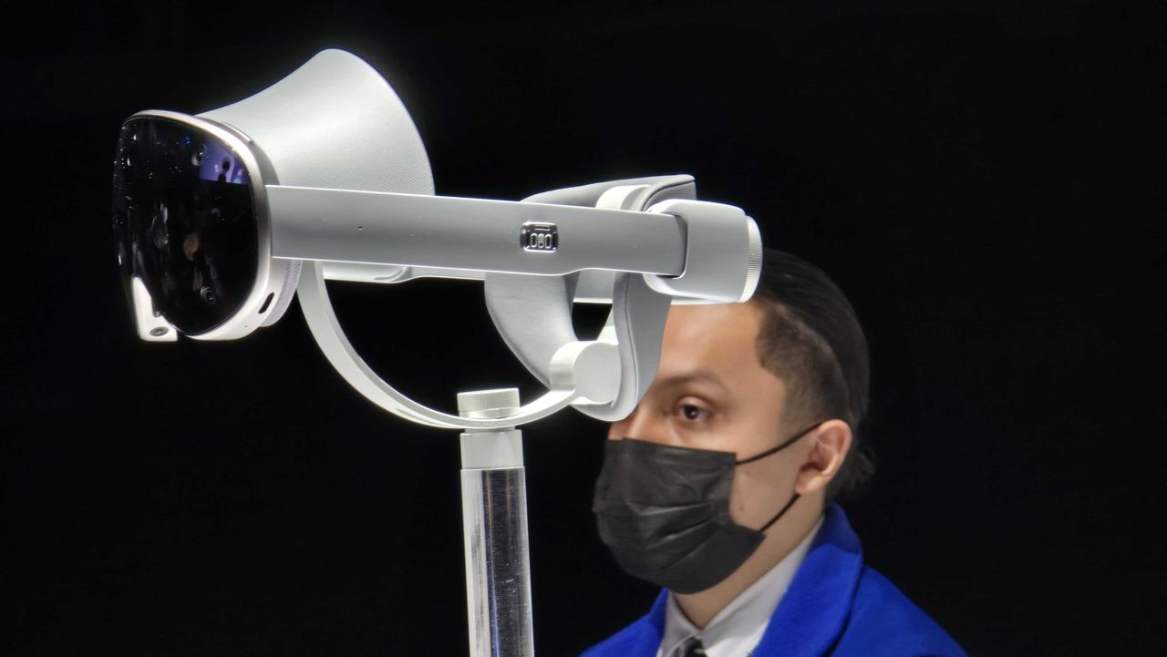 Samsung XR headset