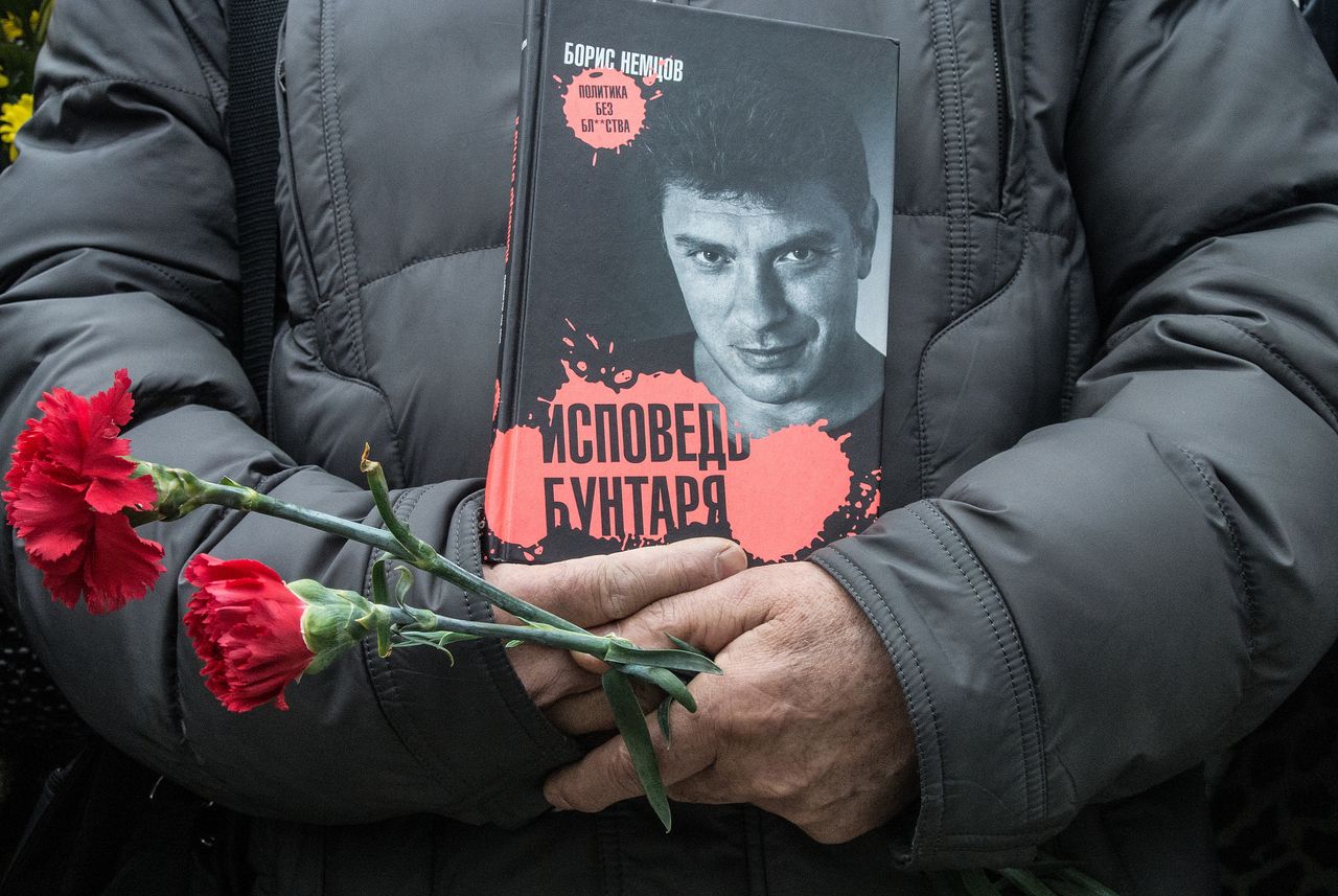 Russian opposition leader Boris Nemtsov&amp;#039;s posthumous report says 220 Russian soldiers killed in Ukraine