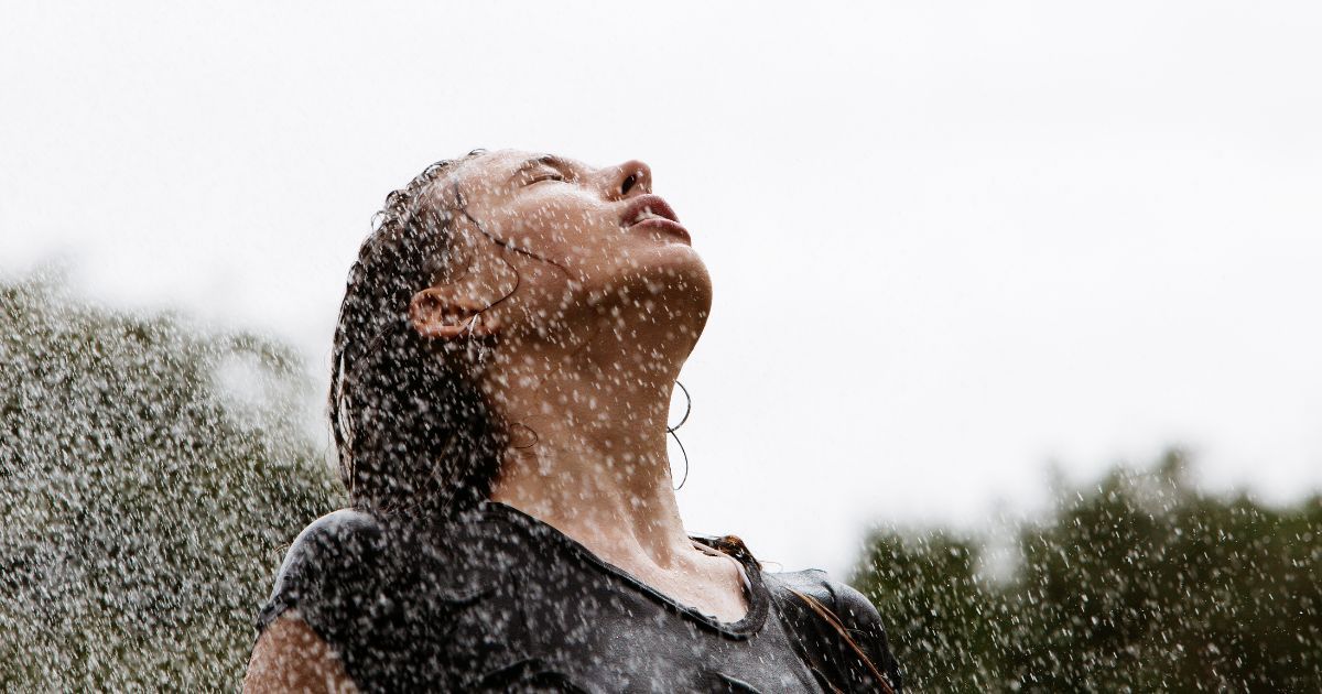 Ces parfums d'une fraîcheur inattendue sentent la pluie, et d'une très bonne manière