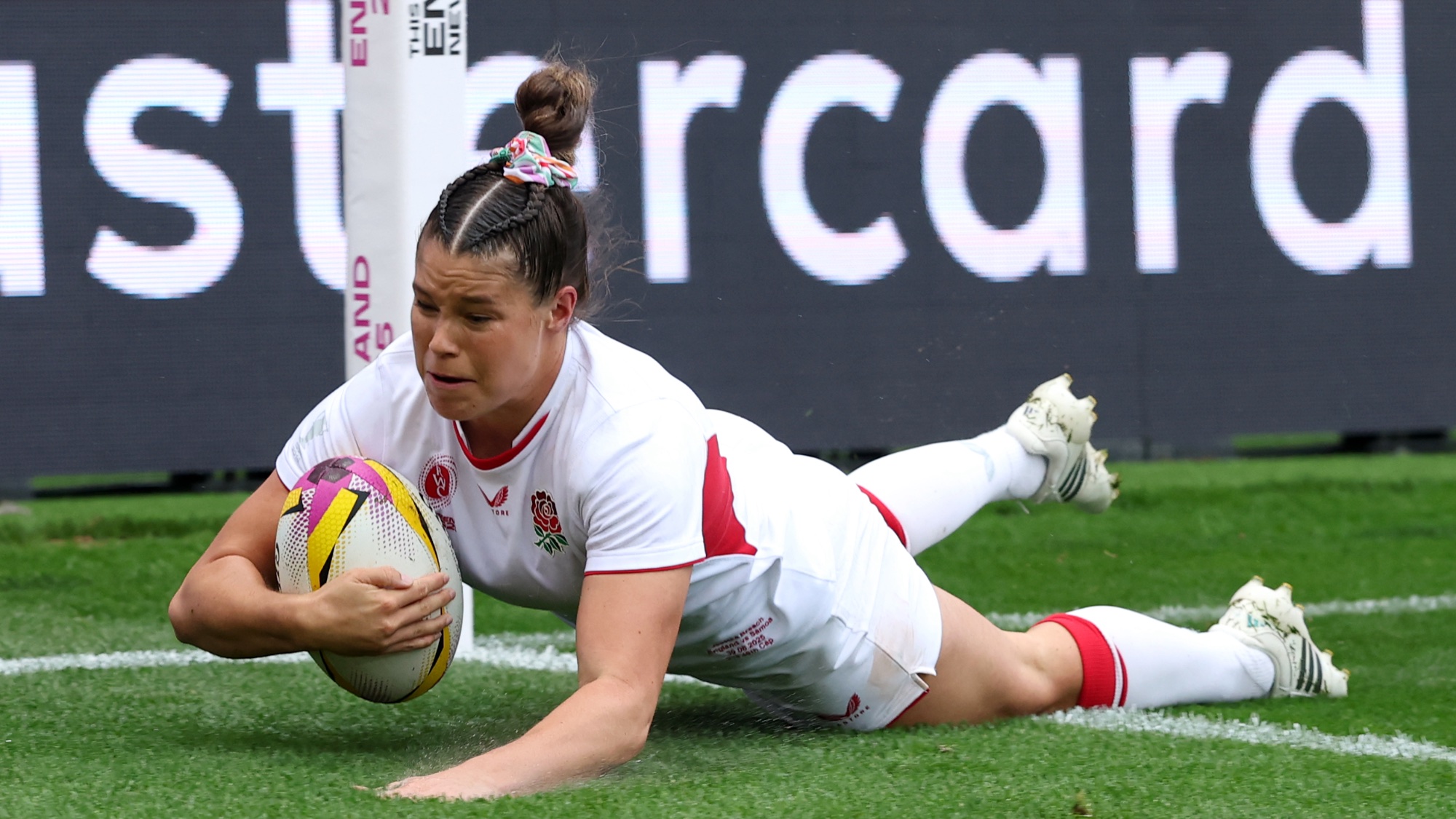 Jess Breach of England scores her team's second try during the Women's Rugby World Cup 2025 Pool A match between England and Samoa at Franklin's Gardens on August 30, 2025 in Northampton, England.