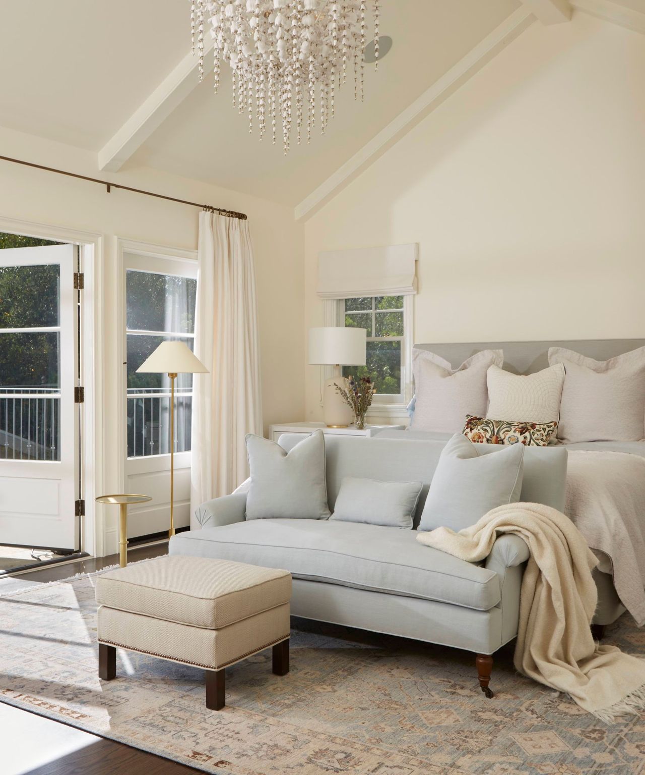 How do you design a transitional bedroom? | Homes and Gardens