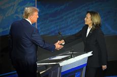 Vice President and Democratic presidential candidate Kamala Harris (R) shakes hands with former US President and Republican presidential candidate Donald Trump during a presidential debate