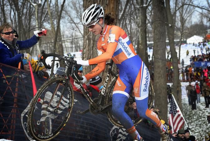 Marianne Vos extends her lead in the run up