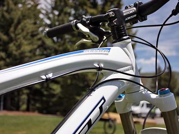 The hydroformed aluminum tubing bears GT's characteristic hard-edge design theme.