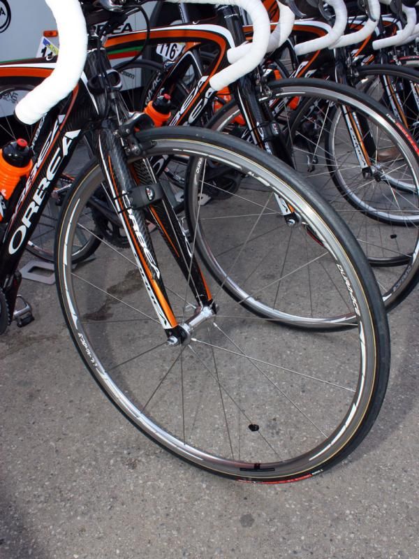 Euskaltel-Euskadi mechanics must have had these wheels in storage as Shimano hasn't made these in years.