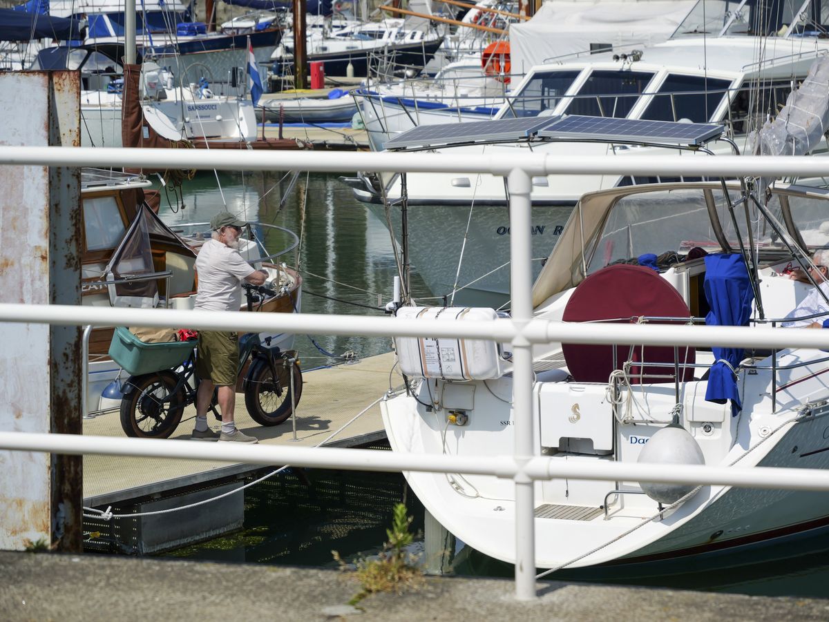Panasonic Lumix GH7 sample images at a sunny UK coastal town