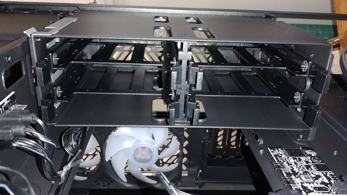 Hands-On: Cooler Master HAF 700 Berserker