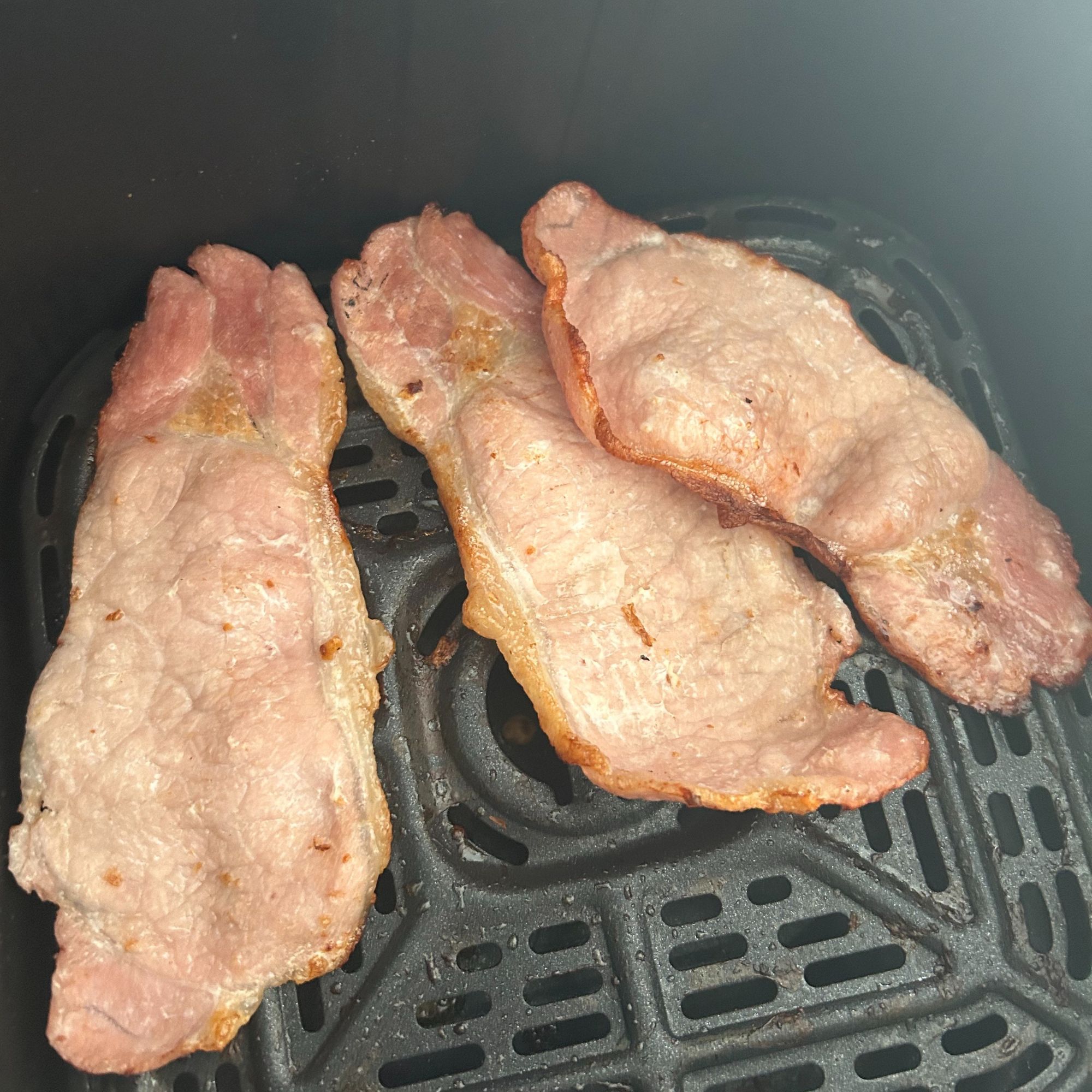 Instant Pot Vortex Compact 5L Air Fryer - cooking 3 rashers of bacon