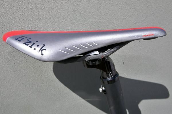 The King 3 RS features an integrated seat mast, which Crawford tops with a fi'zi:k Arione CX Carbon saddle.