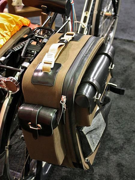 Complementing Brooks' new Cornwall handlebar bag is the Devon pannier, made of similarly treated cotton canvas and leather.
