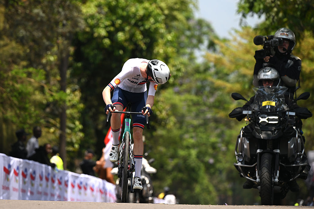 Harry Hudson (GB) en route to victory