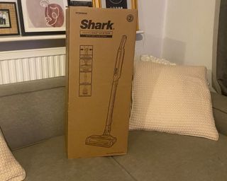 Shark Wandvac in box