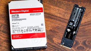 Western Digital ハードドライブと M.2 SSD