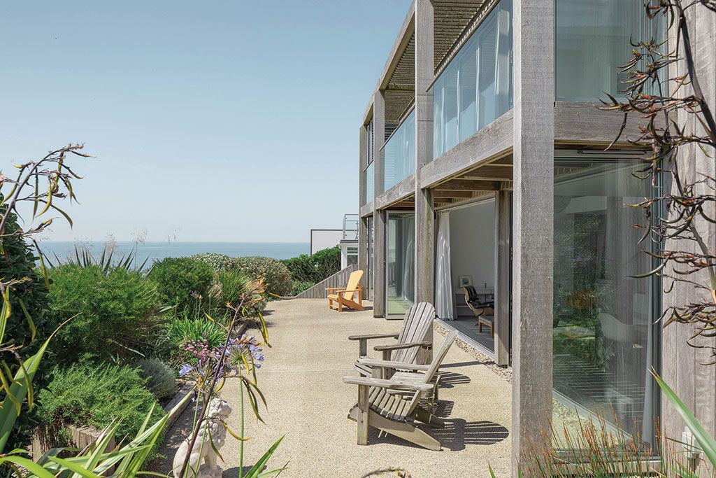 Properties for sale overlooking the sea: Malindi, Eastcliff, Cornwall