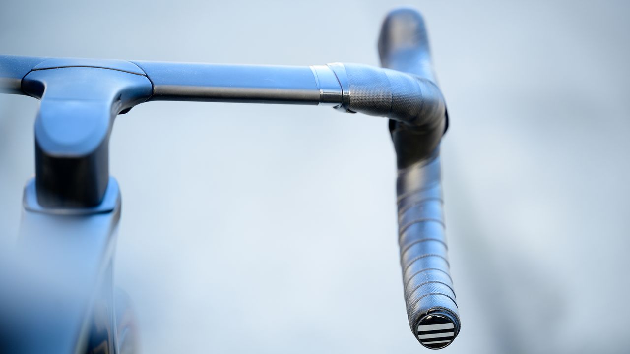 Look 795 Blade RS rear view of aero handlebars