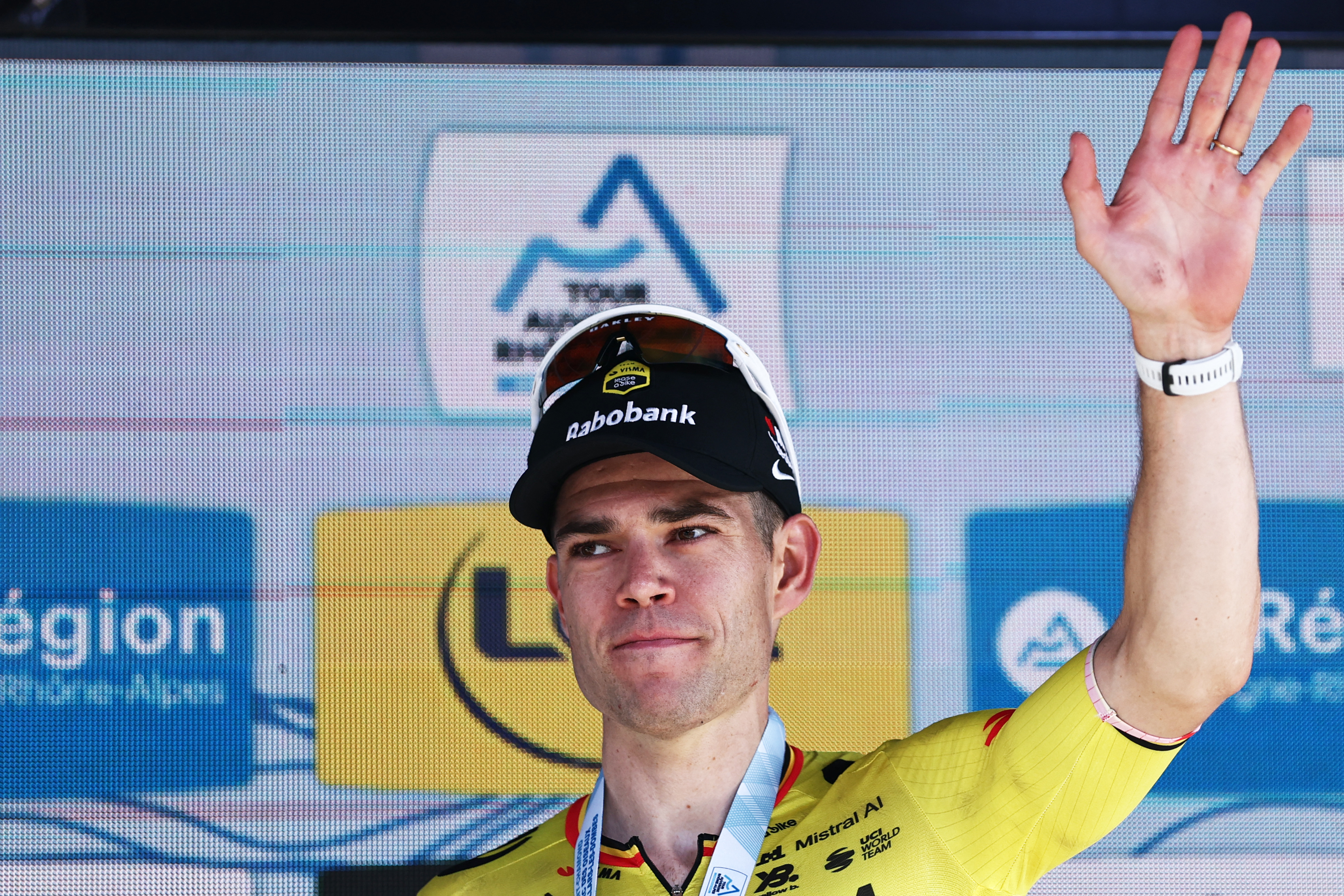 Wout van Aert waves on the podium of Tour Auvergne-Rh&ocirc;ne-Alpes