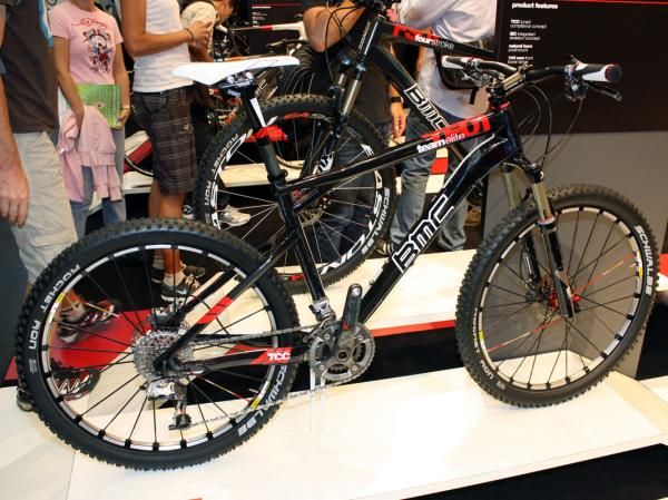 BMC's Teamelite TE01 borrows many of its design elements from the SLR01 road racer.