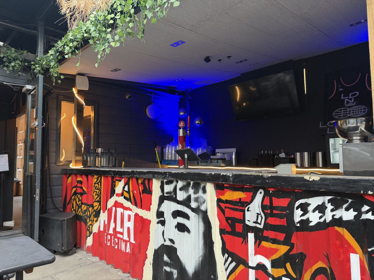 iPhone 17 Pro camera sample showing bar scene at 1x zoom (standard)