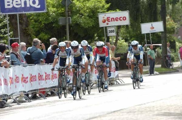 Vacansoleil-DCM in action in the team trial at the Eneco Tour.