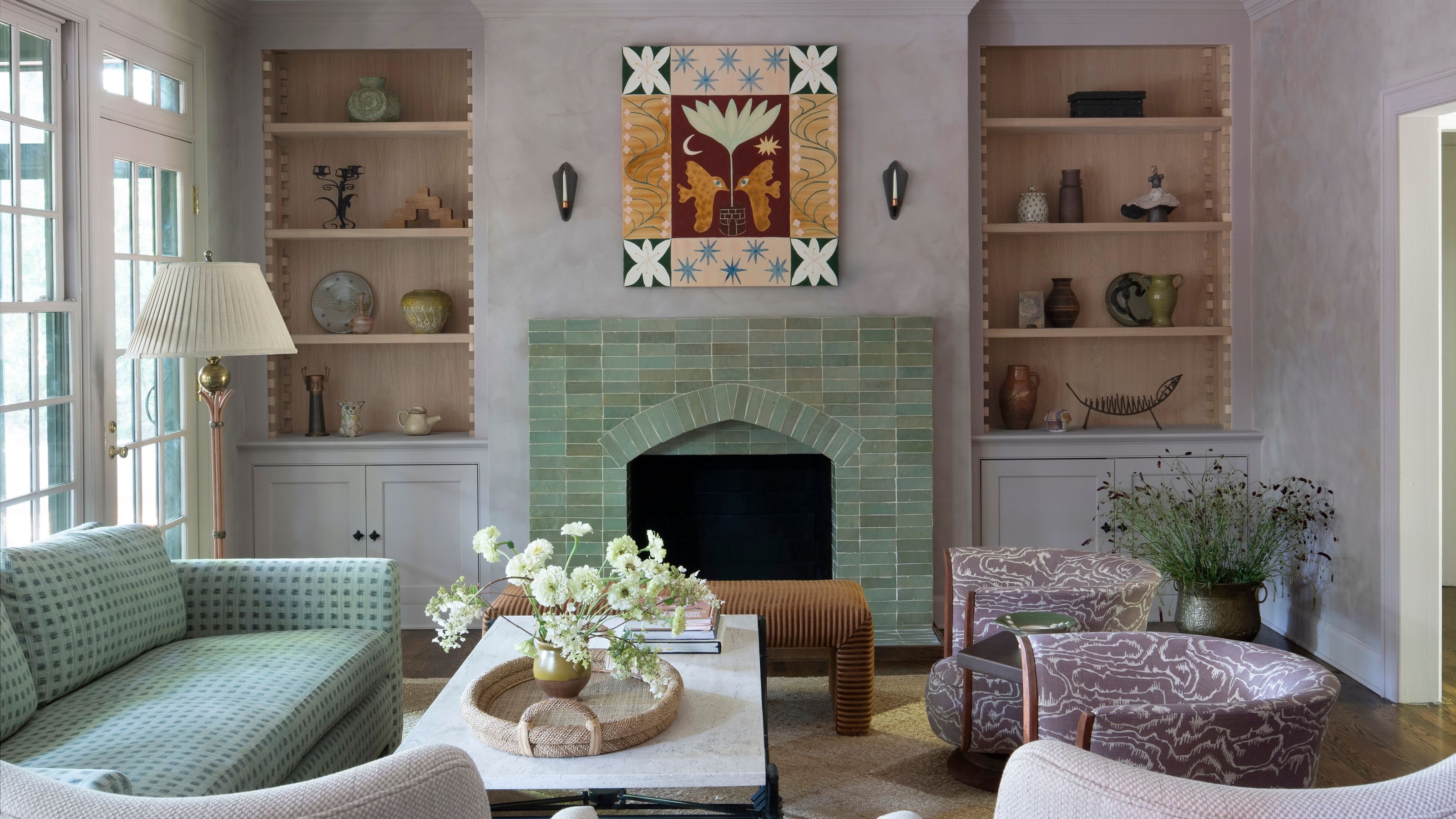 a living room with adjustable shelving using the cabinet step design 