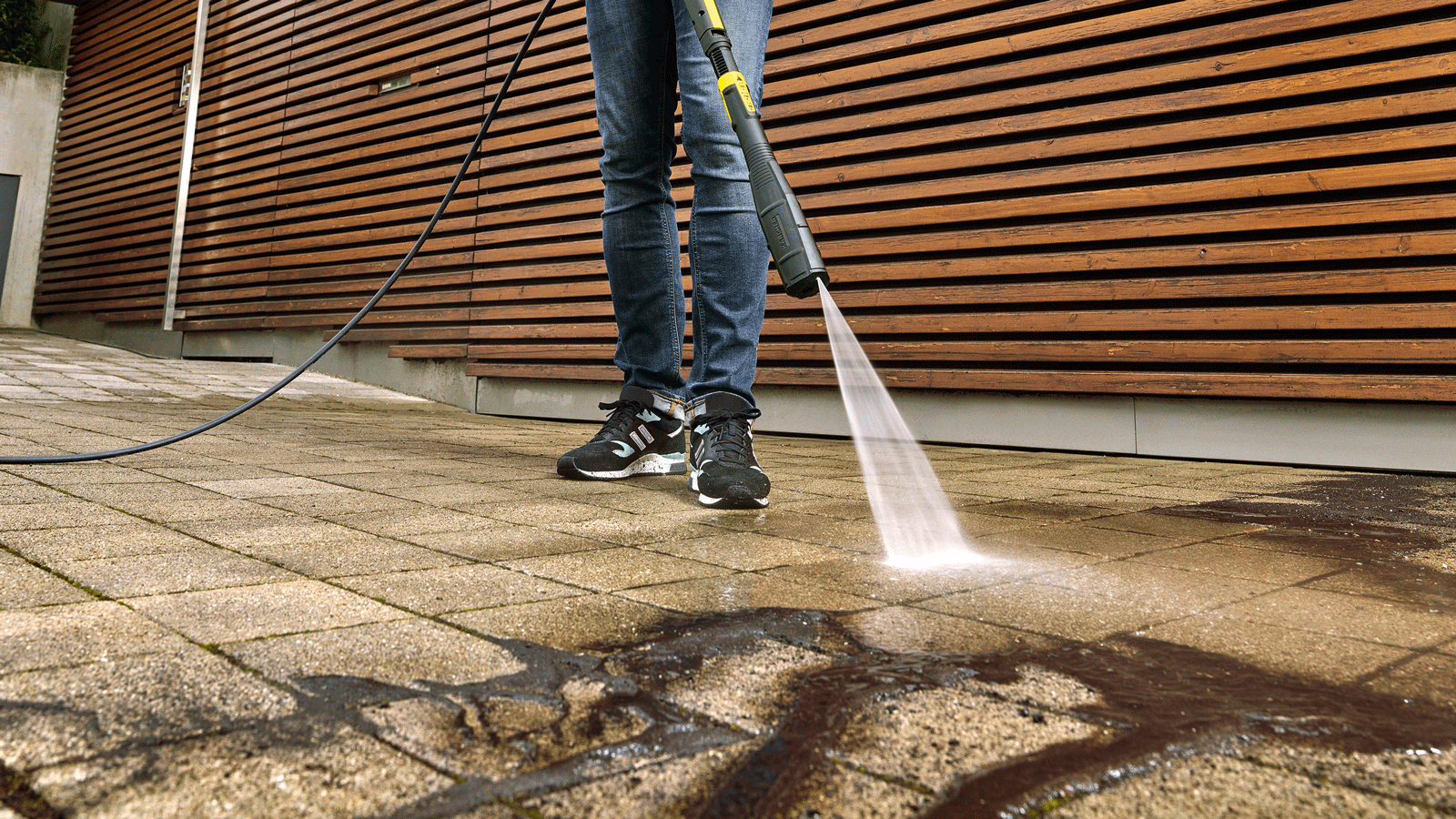 Pressure Washer To Remove Weeds, How To Use A Pressure Washer Clean Patio
