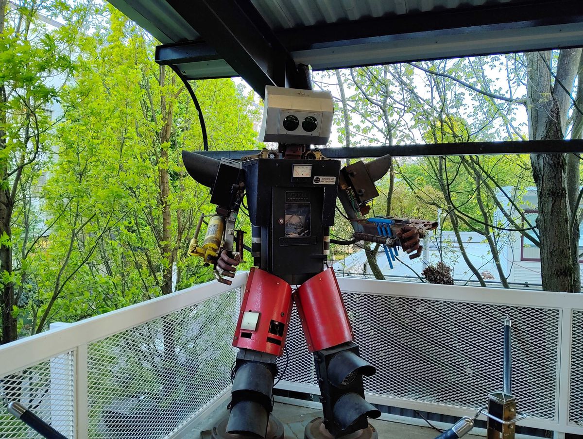 A statue of a robot