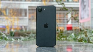 iPhone 16e review.