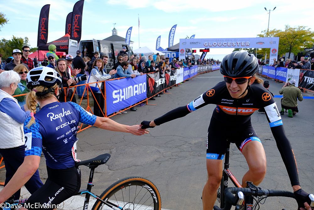 Helen Wyman (Kona) offers a hand to race winner Ellen Noble