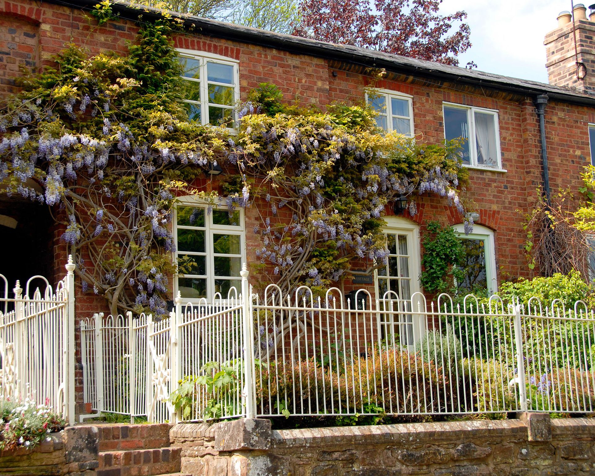 Wall railing ideas 12 stylish ways to top your garden walls Gardeningetc