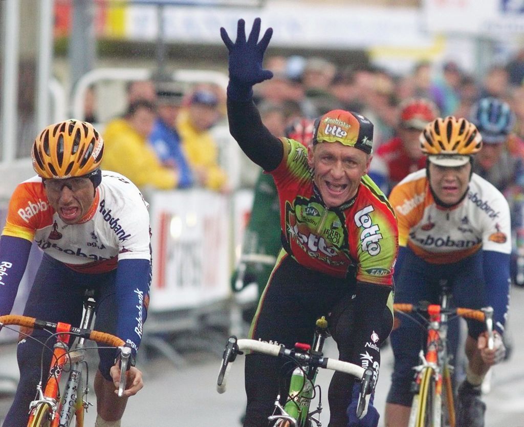 Andrei Tchmil beats Rabobank&#039;s Markus Zberg and Leon van Bon to the line on stage 2 of the 1999 Paris-Nice. 