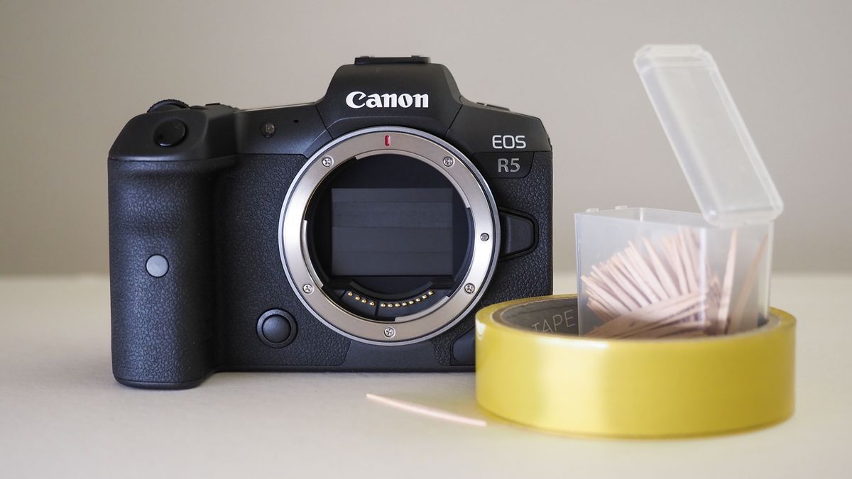 &quot;Fix&quot; the Canon EOS R5&#039;s overheating with sticky tape and a toothpick! 