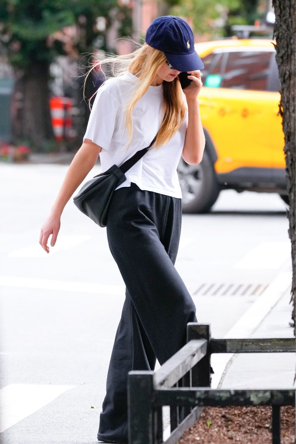 Celebrities wearing baseballs caps summer trend: