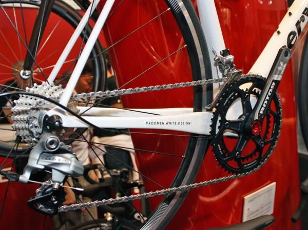 Chain stays have grown dramatically on the new R3 relative to last year's version.