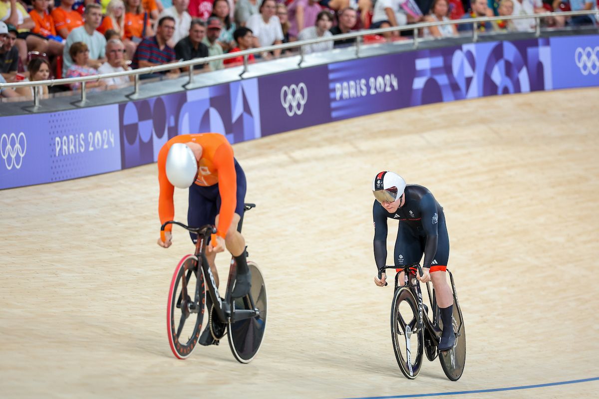 Picture by Alex Whitehead/SWpix.com - 09/08/2024 - Paris 2024 Olympic Games - Track Cycling - National Velodrome, Saint-Quentin-en-Yvelines, France - Men's Sprint Final for Bronze - Jack Carlin (Great Britain), Jeffrey Hoogland (Netherlands)