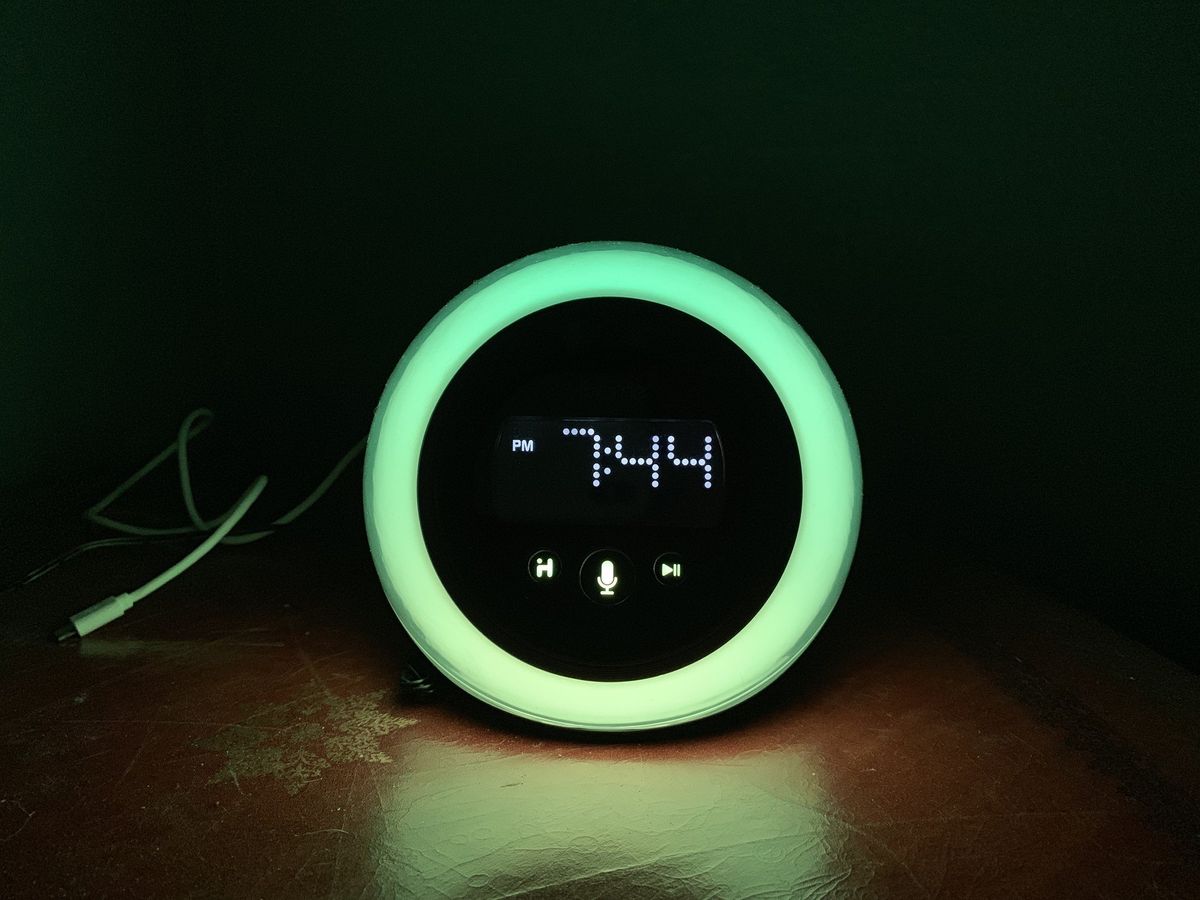 iHome iBT297 glowing green
