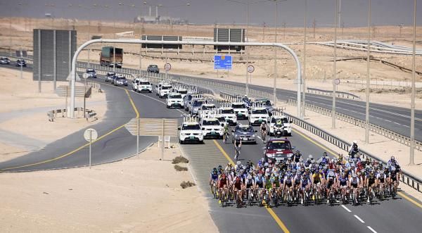 The lonely highway of the Tour of Qatar