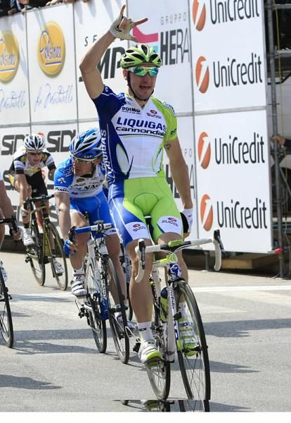 Elia Viviani (Liquigas - Cannondale) wins stage 2a