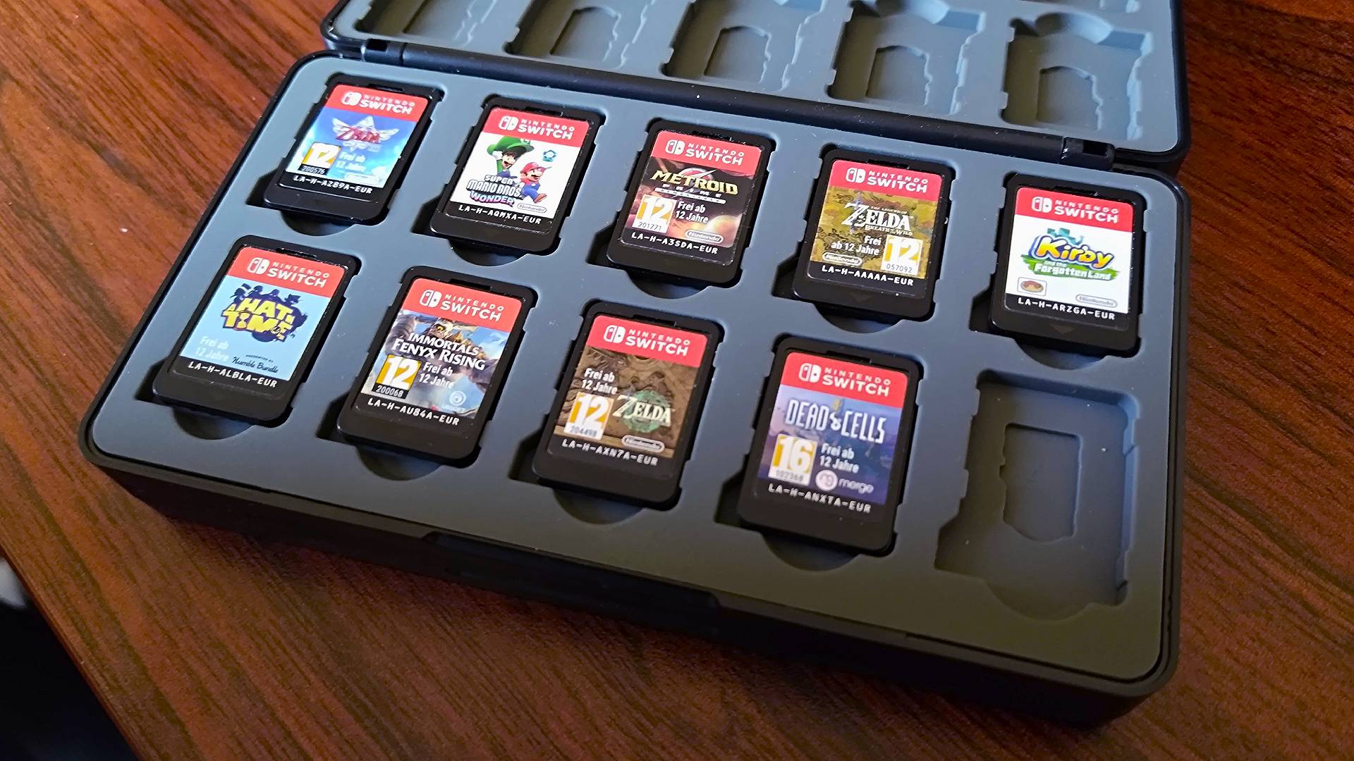 Jsaux Game Card case for Switch with cartridges inside.