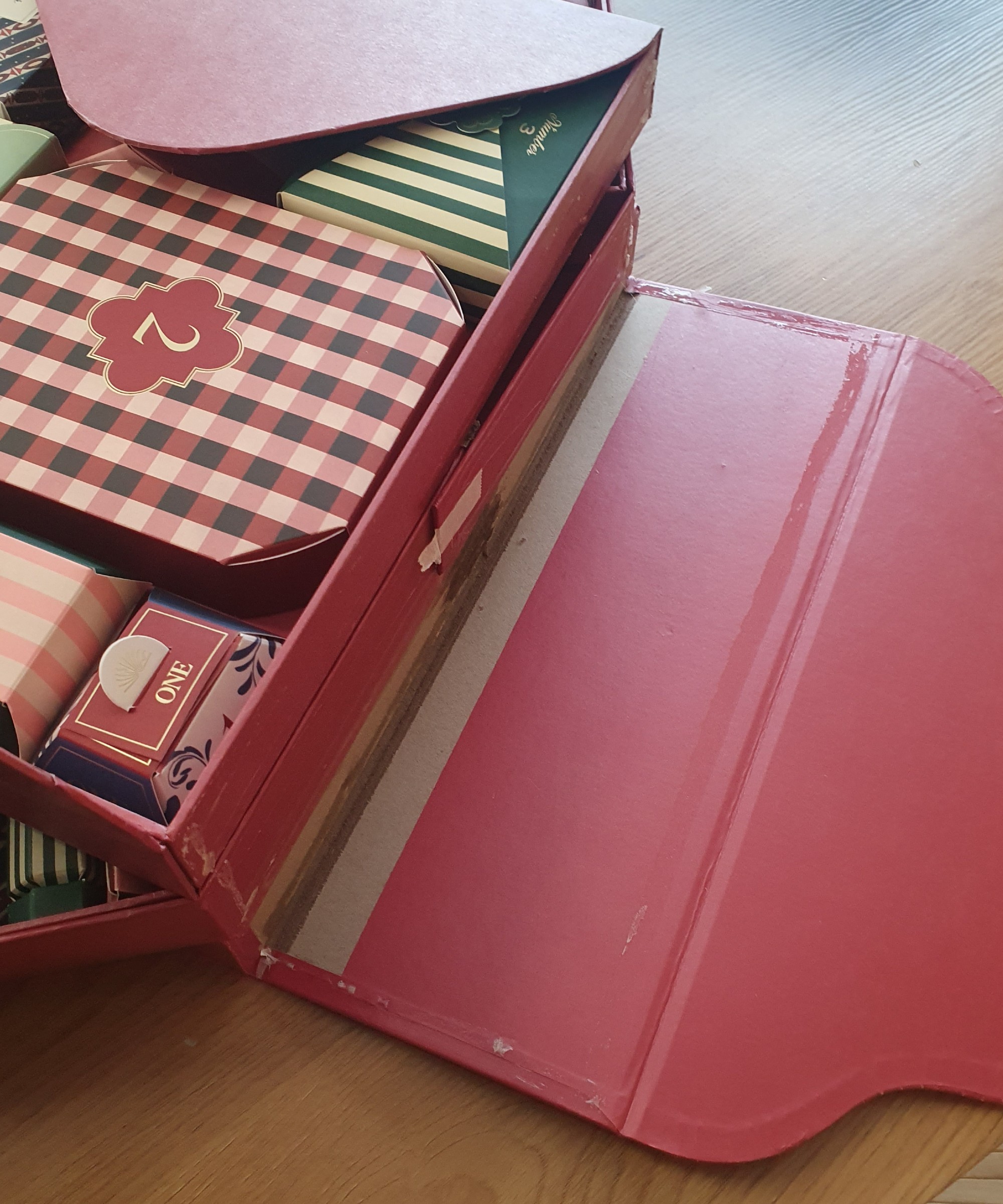 The unglued back of Papier's stationery advent calendar 2025