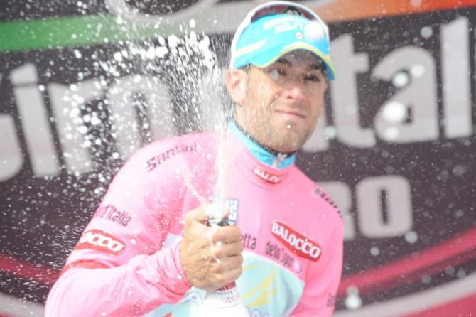 Vincenzo Nibali (Astana) defending the maglia rosa