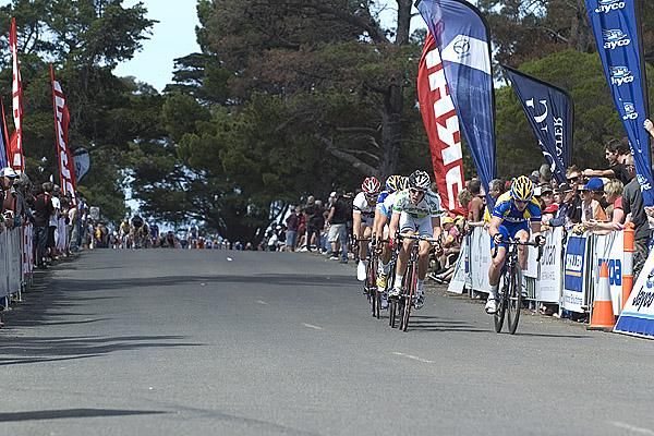 The peloton were closing the gap to ten seconds with one lap remaining and it was touch-and-go whether the leaders would hold on.