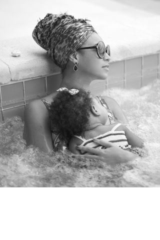 Beyonce And Blue Ivy Soak Up The Bubbles