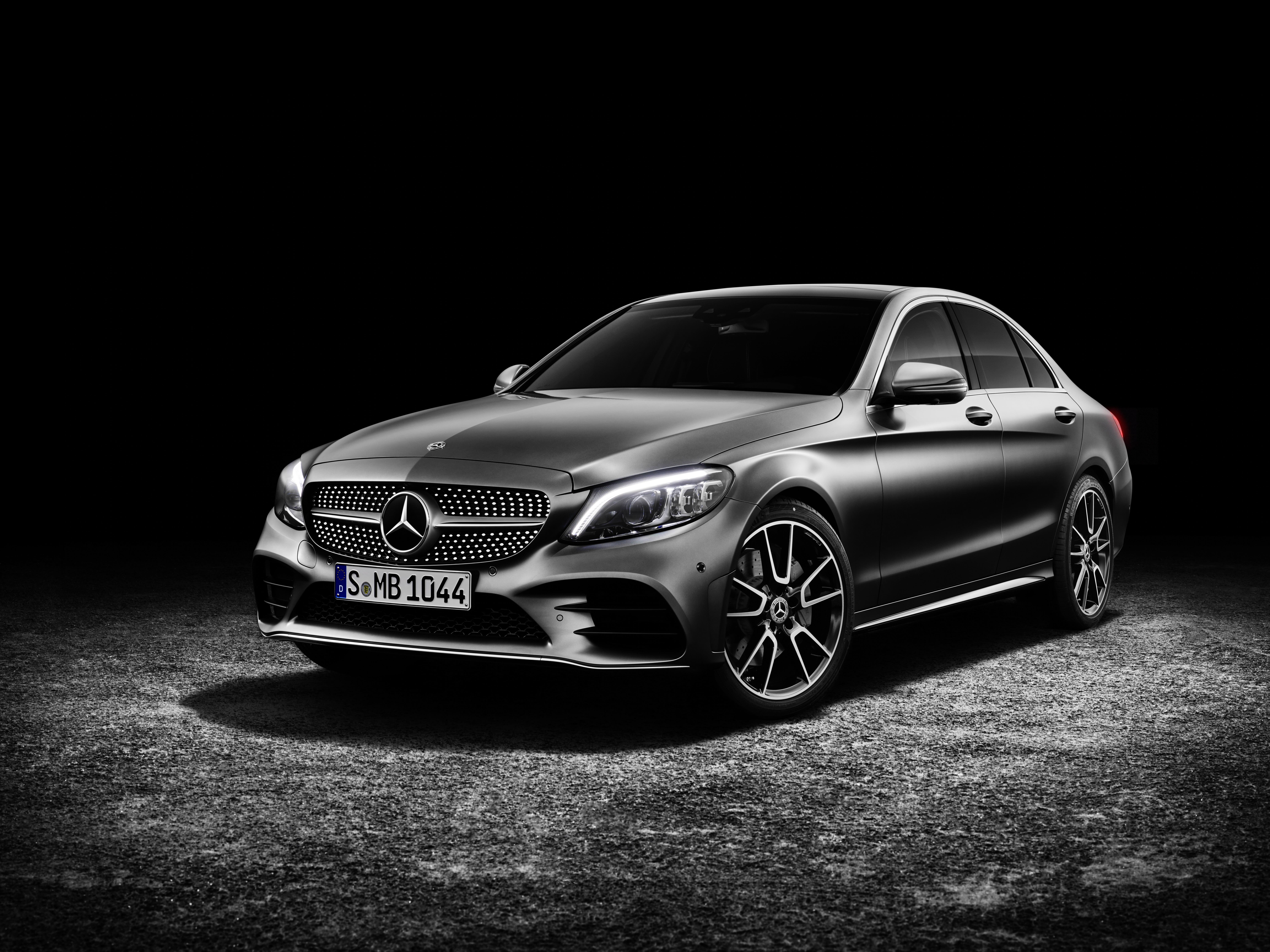 Mercedes-Benz C-Klasse Limousine AMG-Line, Exterieur: designo selenitgrau magno, Interieur: Leder platinweiß pearl/schwarz Mercedes-Benz C-Class Sedan AMG line, exterior: designo selenite gre