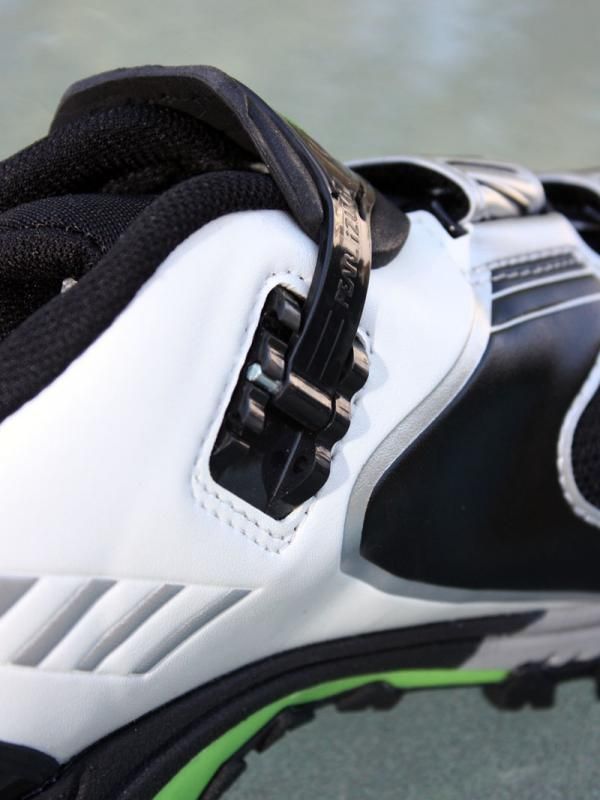 Pearl Izumi's new X-Alp Elite shoe includes a tidy main strap length adjuster.