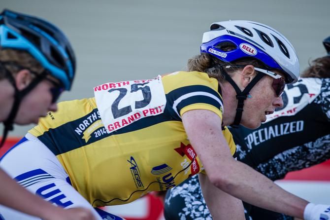 Alison Powers (UnitedHealthcare) tries to protect the yellow jersey