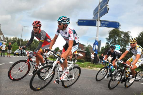 Gert Steegmans and Mario Aerts round a turn.