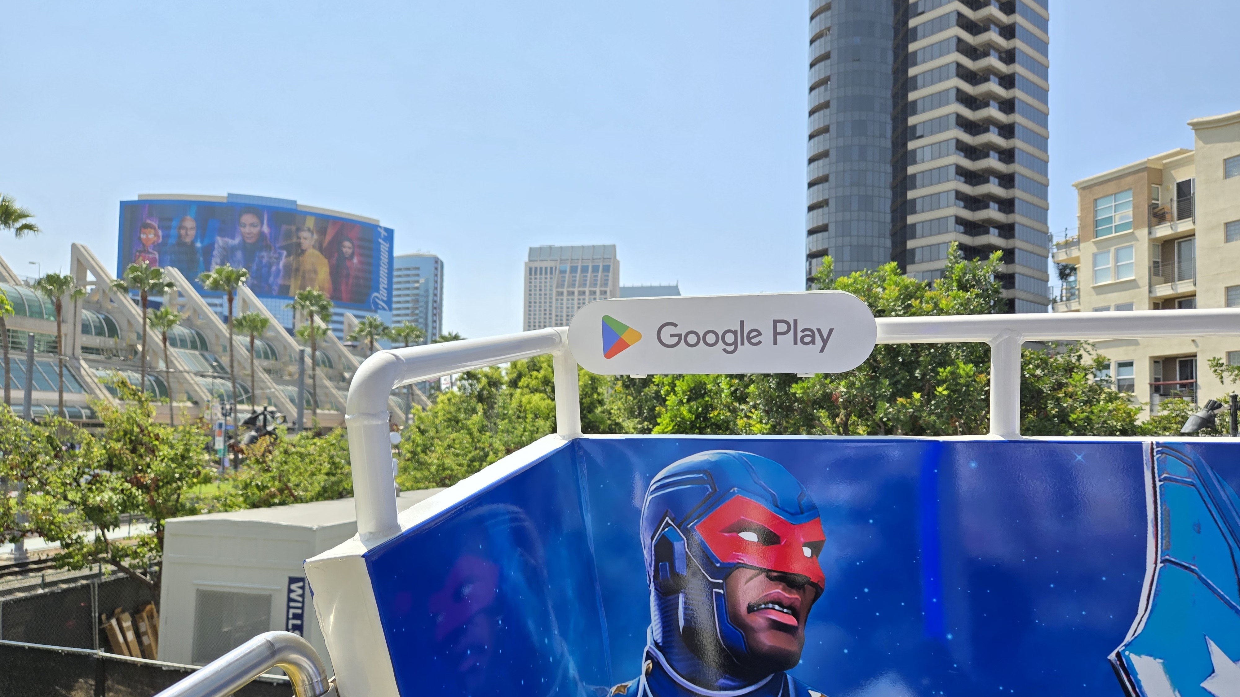 I went to San Diego Comic-Con and experienced Google and Samsung's booths — here's how it went