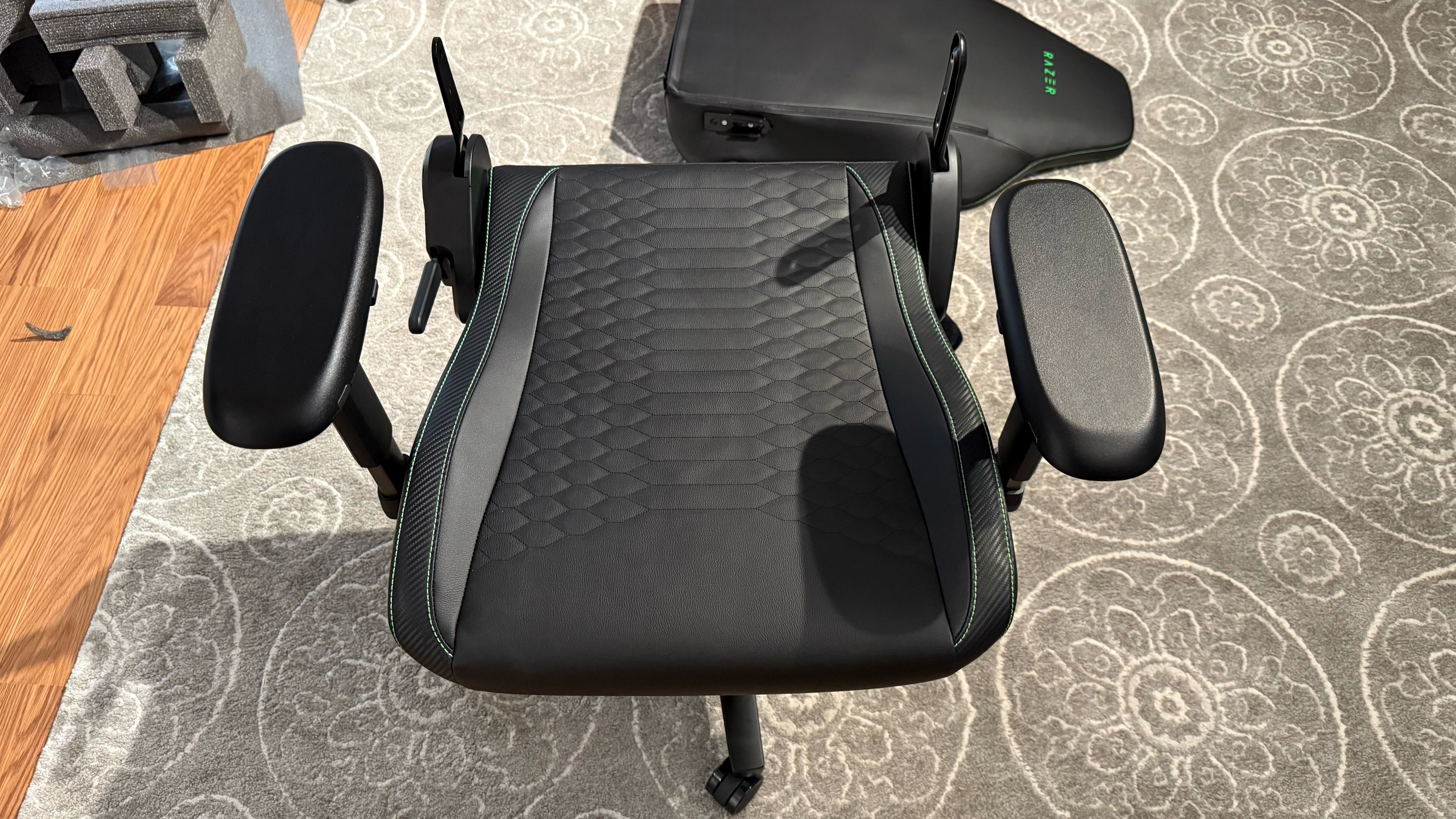 Razer Iskur V2