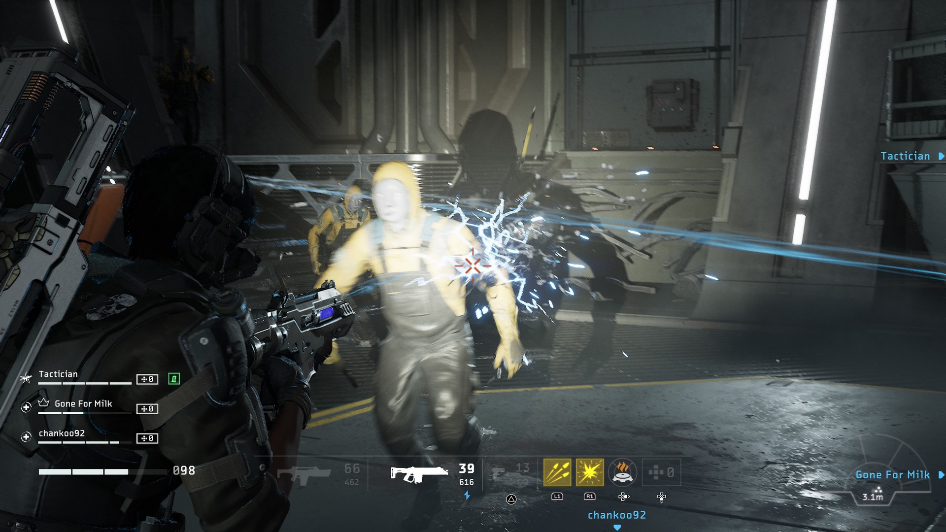 An android with a white face blurs as it rushes the team in Aliens: Fireteam Elite 2